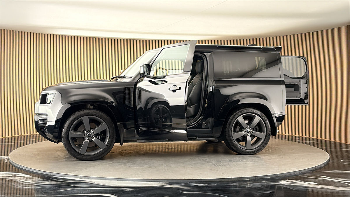 More views of Land Rover Defender 90