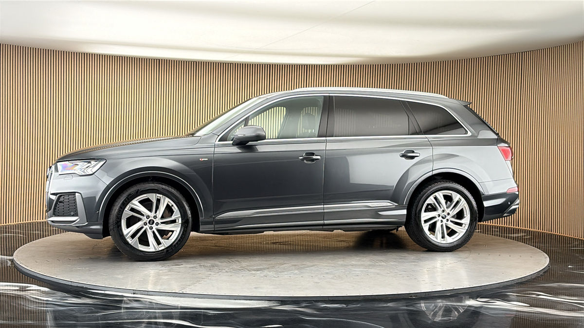 More views of Audi Q7