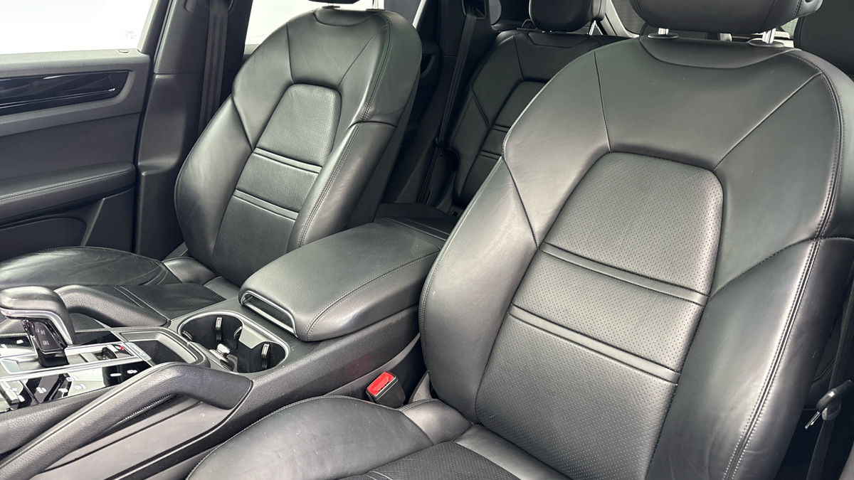 Porsche Cayenne Image 7