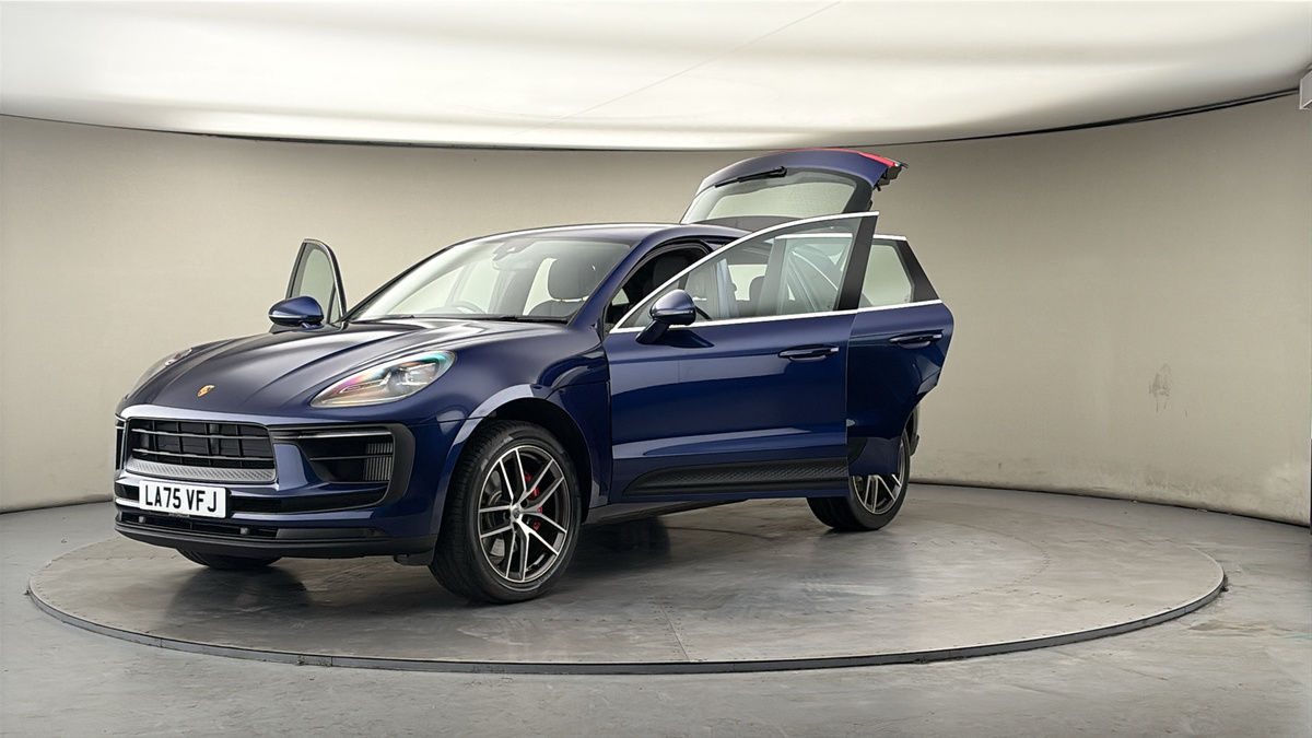 More views of Porsche Macan
