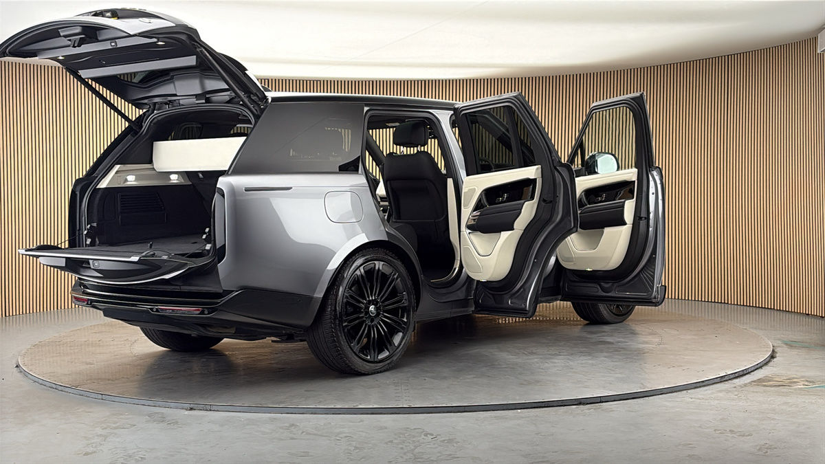 More views of Land Rover Range Rover