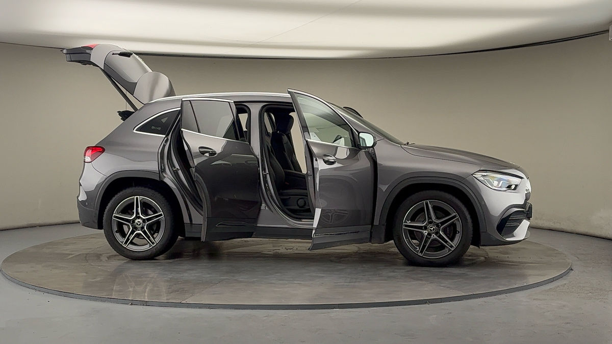 More views of Mercedes-Benz GLA