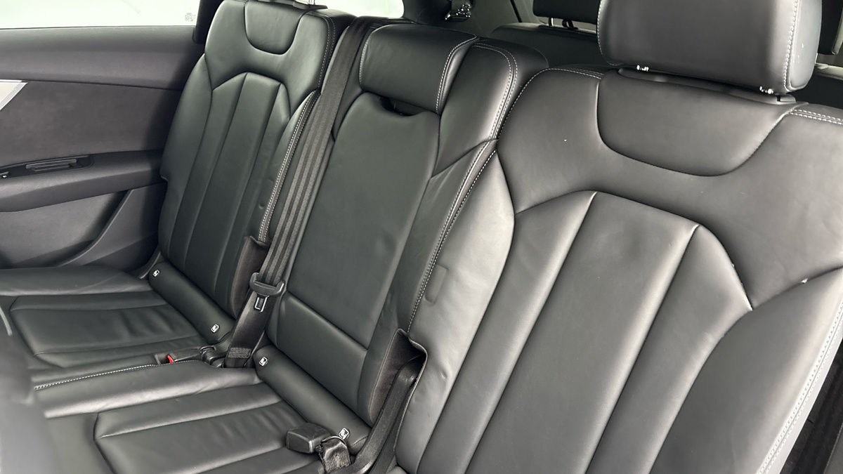 More views of Audi Q7