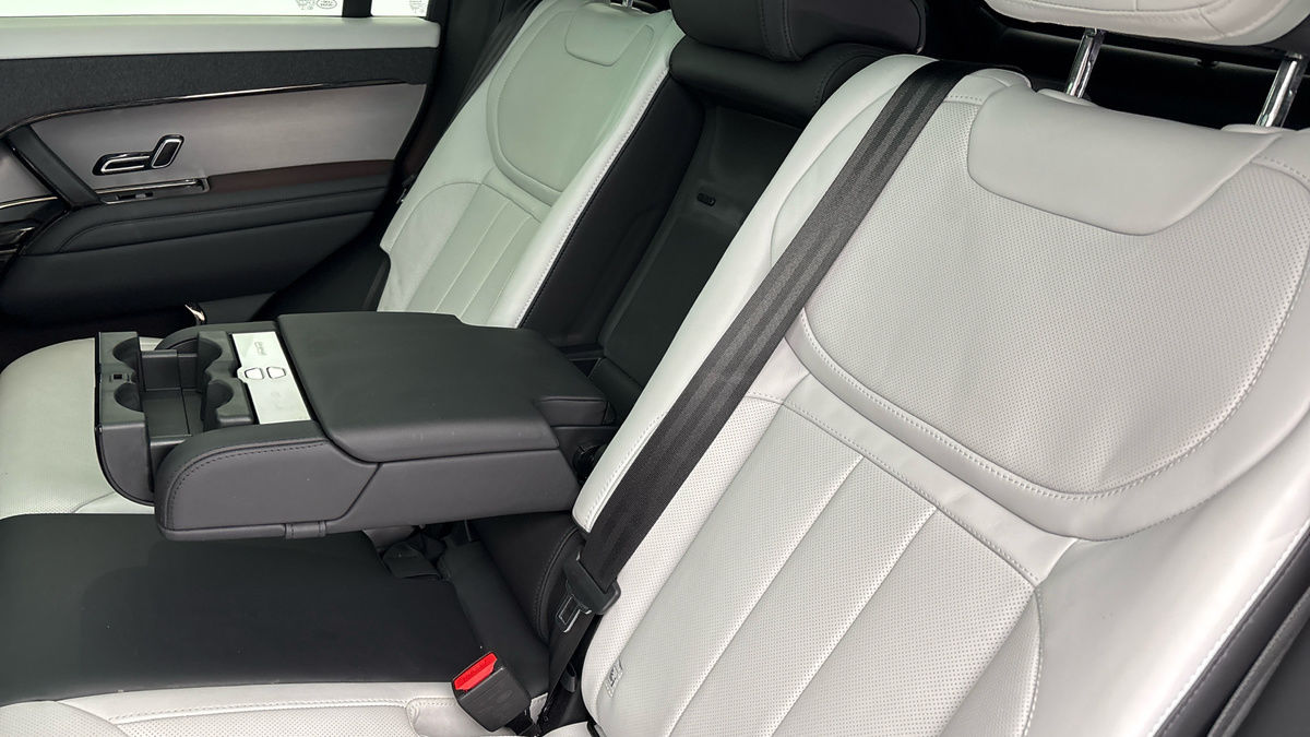 Land Rover Range Rover Sport Image 9