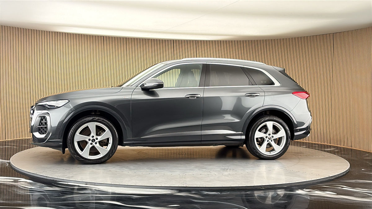 More views of Audi Q5