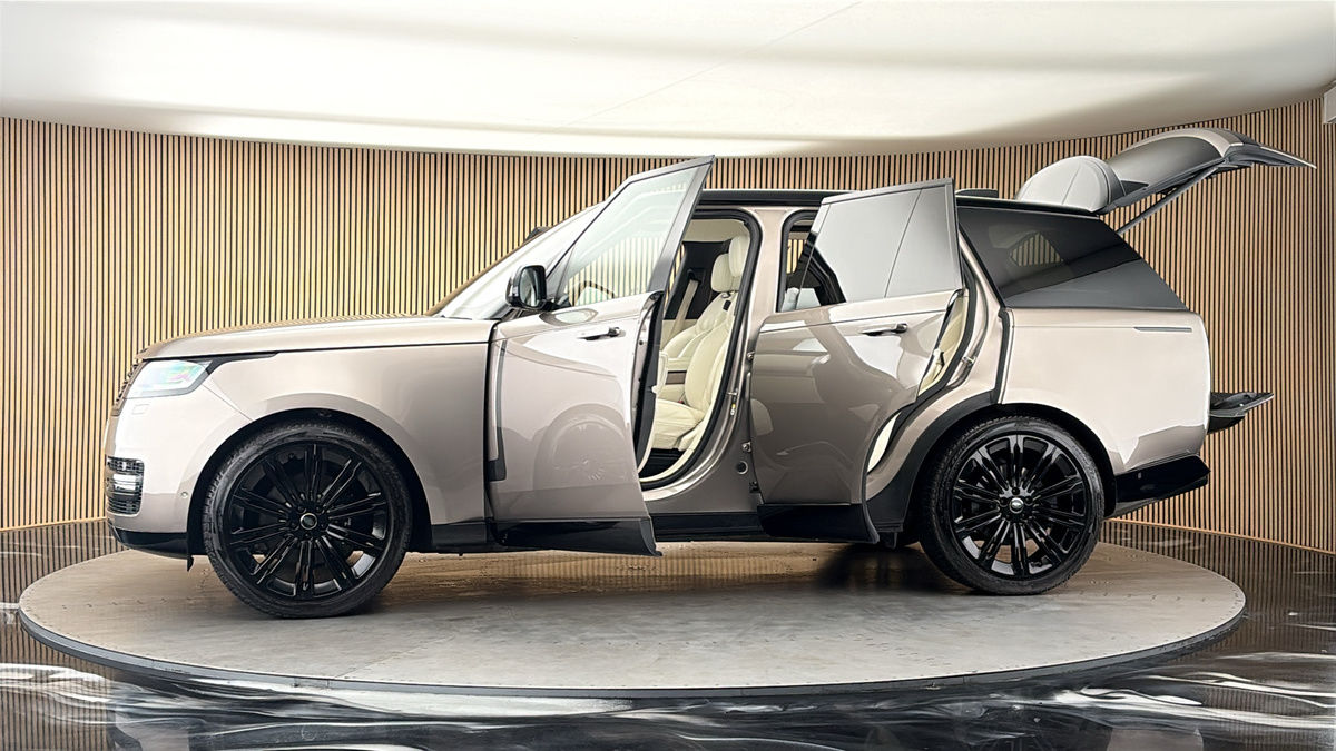 More views of Land Rover Range Rover