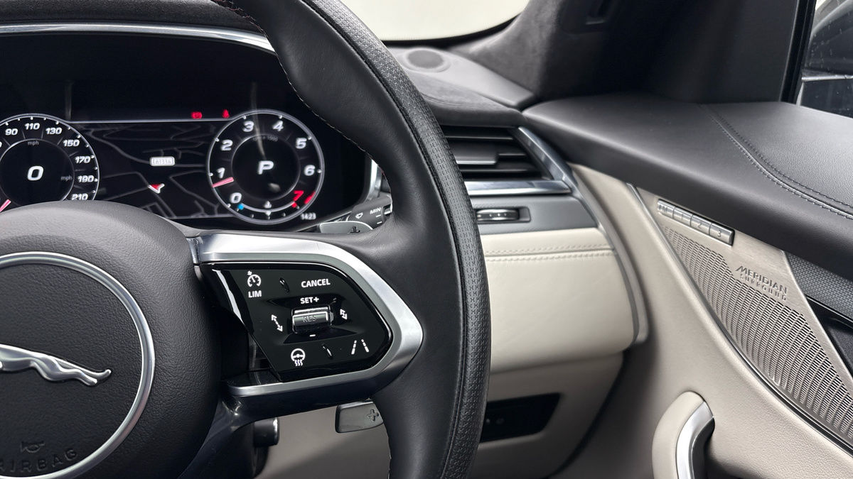 Jaguar F-PACE Image 14