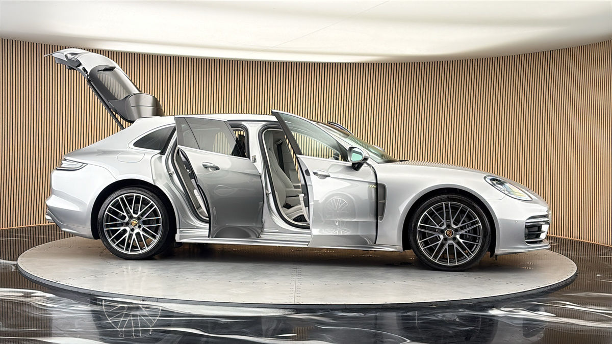 More views of Porsche Panamera
