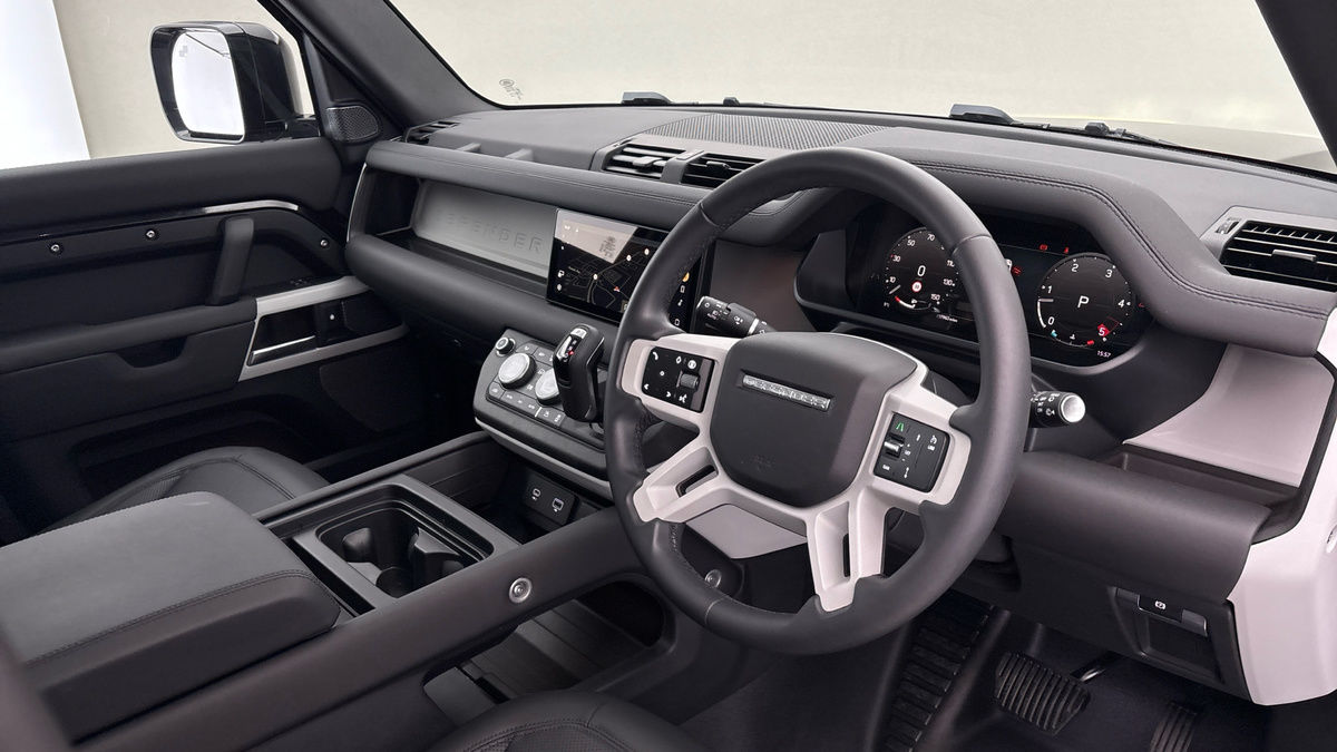 Land Rover Defender 110 Image 9