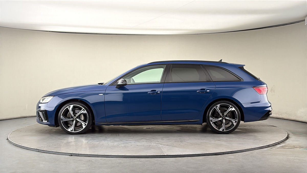 Audi A4 Avant Image 15