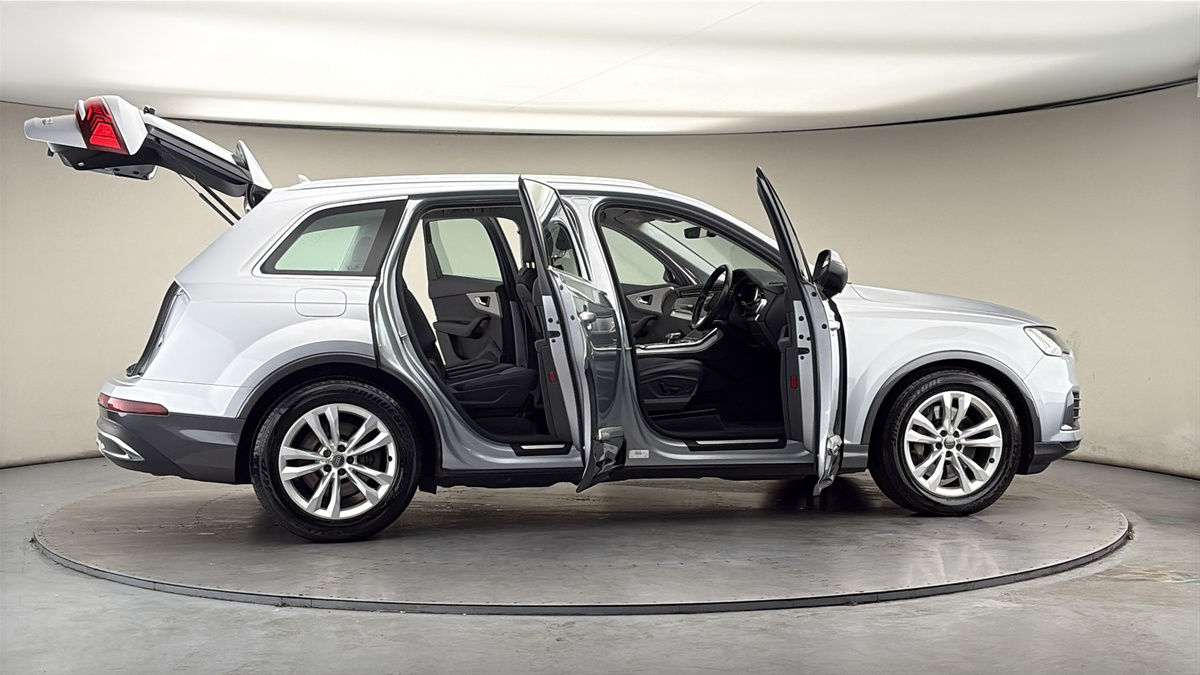 More views of Audi Q7