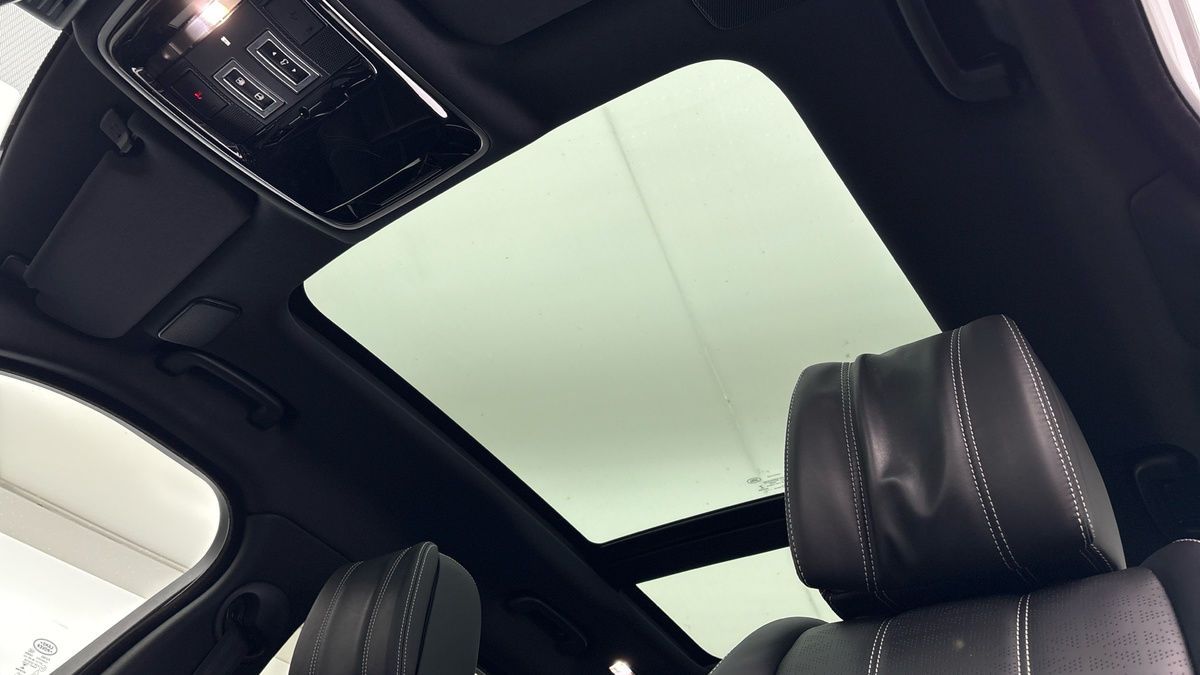 Land Rover Range Rover Velar Image 6