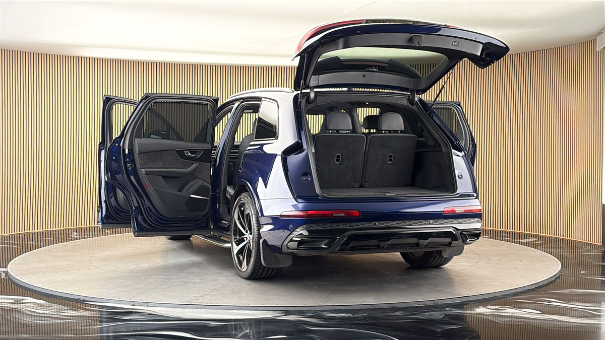 More views of Audi Q7