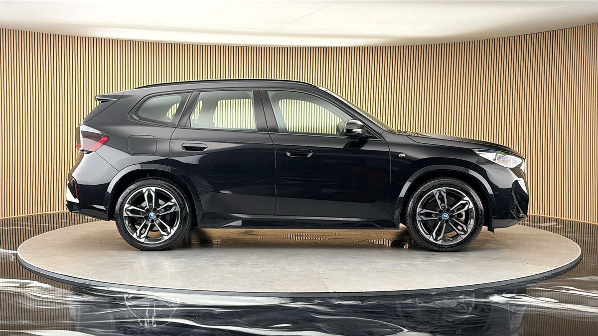 BMW iX1 Image 16