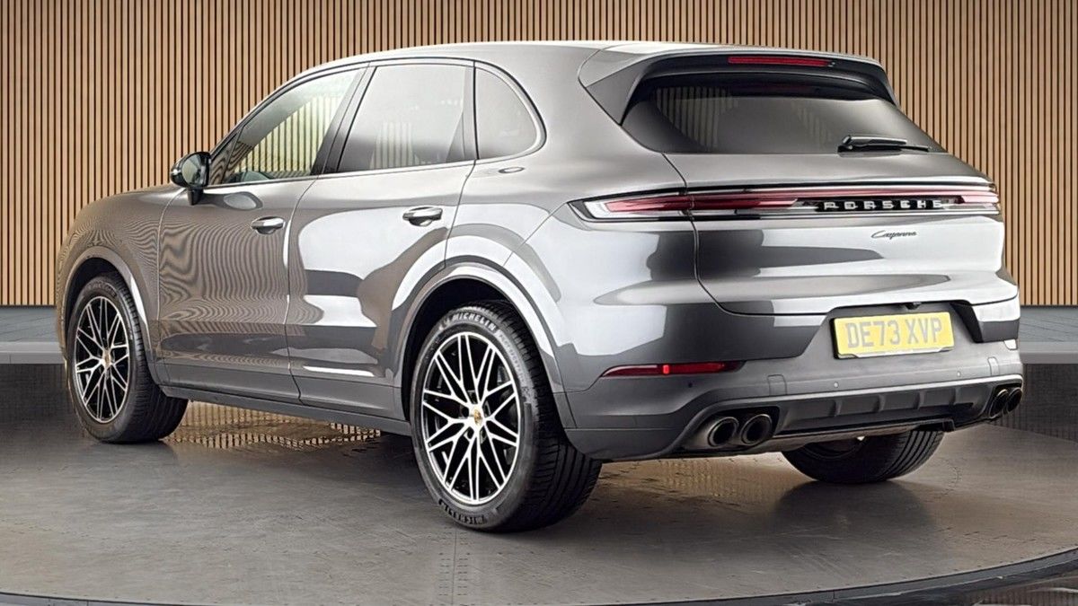 Porsche Cayenne Image 2
