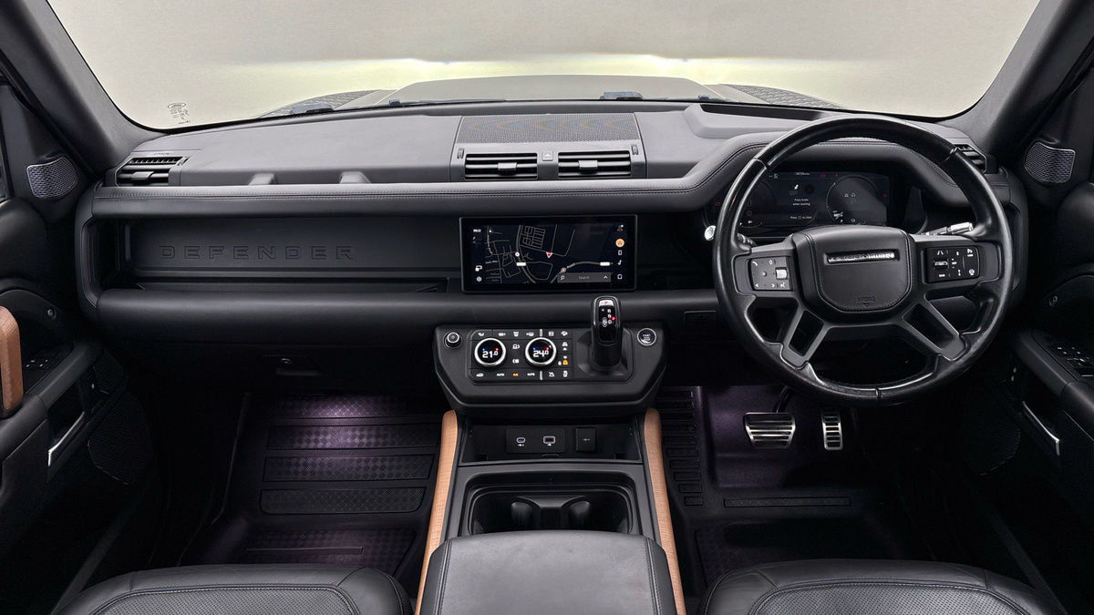 Land Rover Defender 110 Image 12