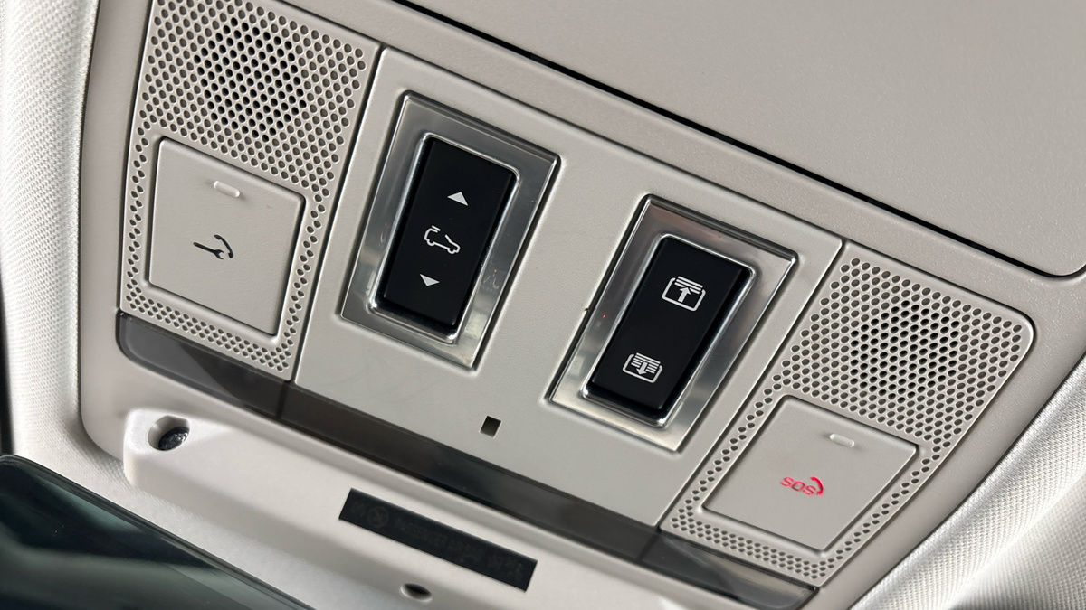 Land Rover Defender 90 Image 26
