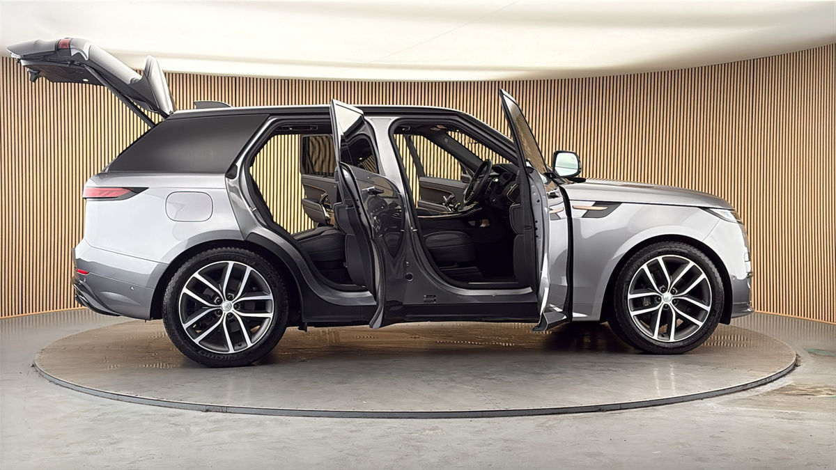 More views of Land Rover Range Rover Sport