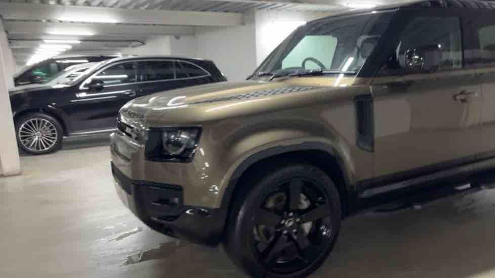 More views of Land Rover Defender 110