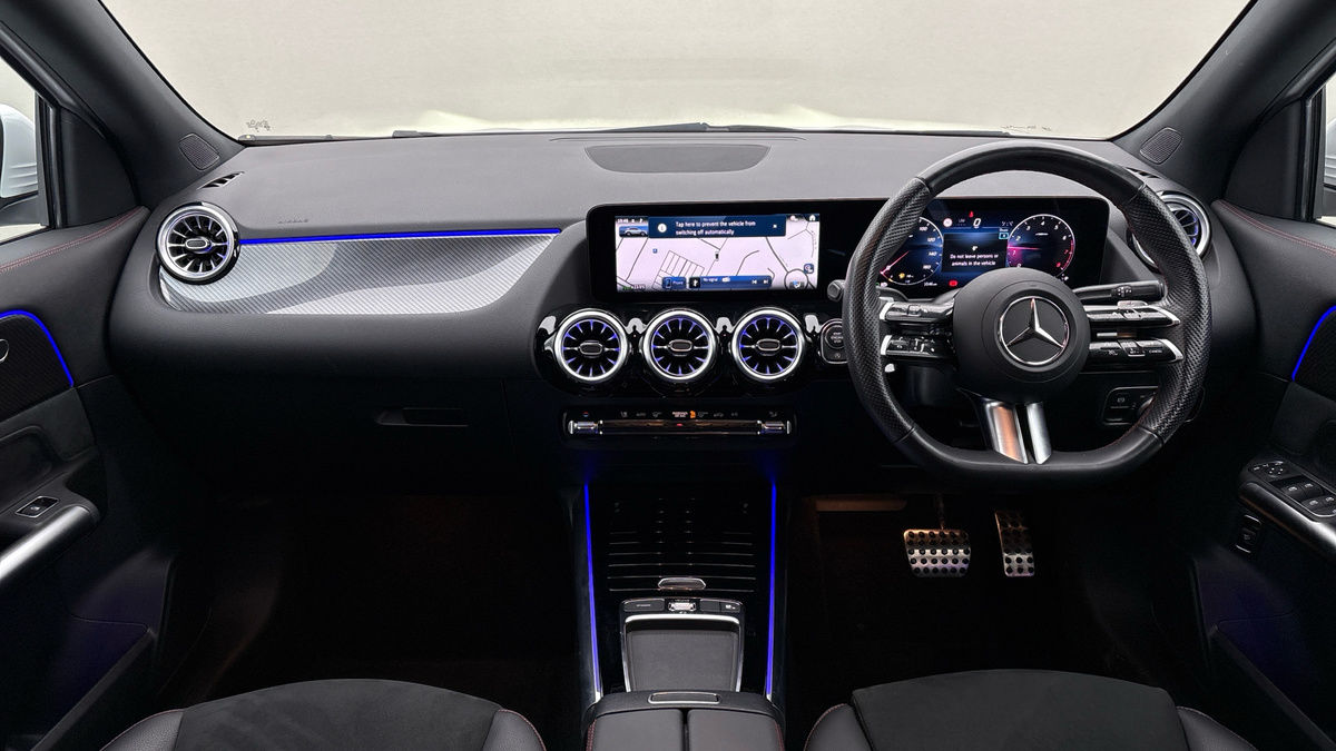 Mercedes-Benz GLA Image 12