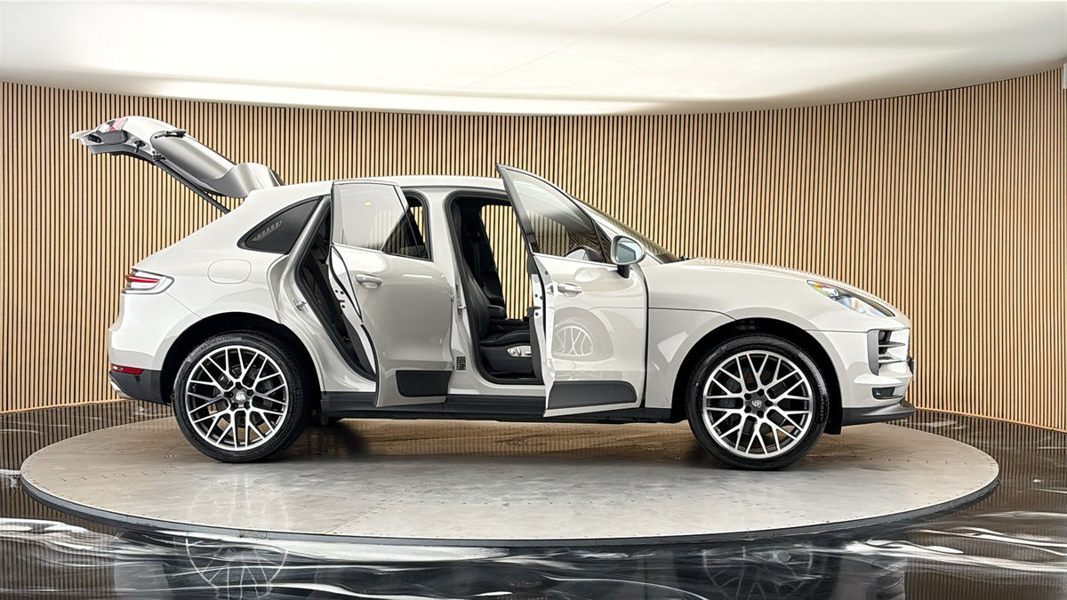 More views of Porsche Macan