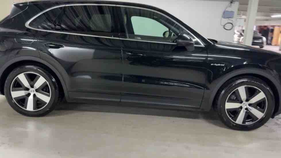 More views of Porsche Cayenne