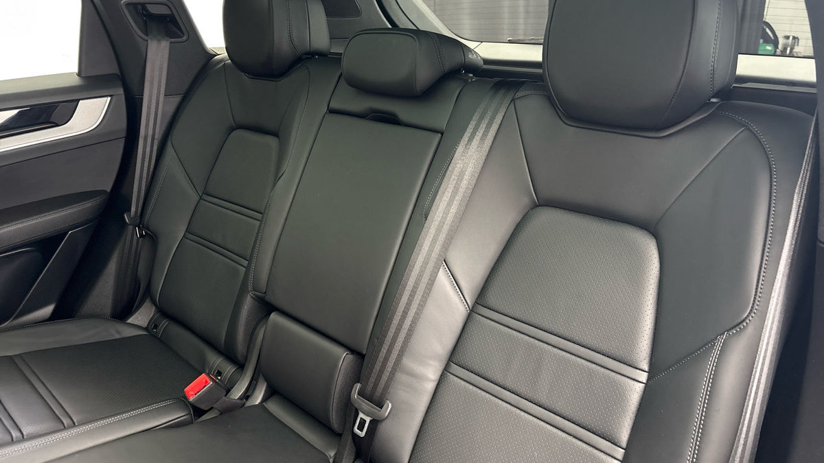 Porsche Cayenne Image 8