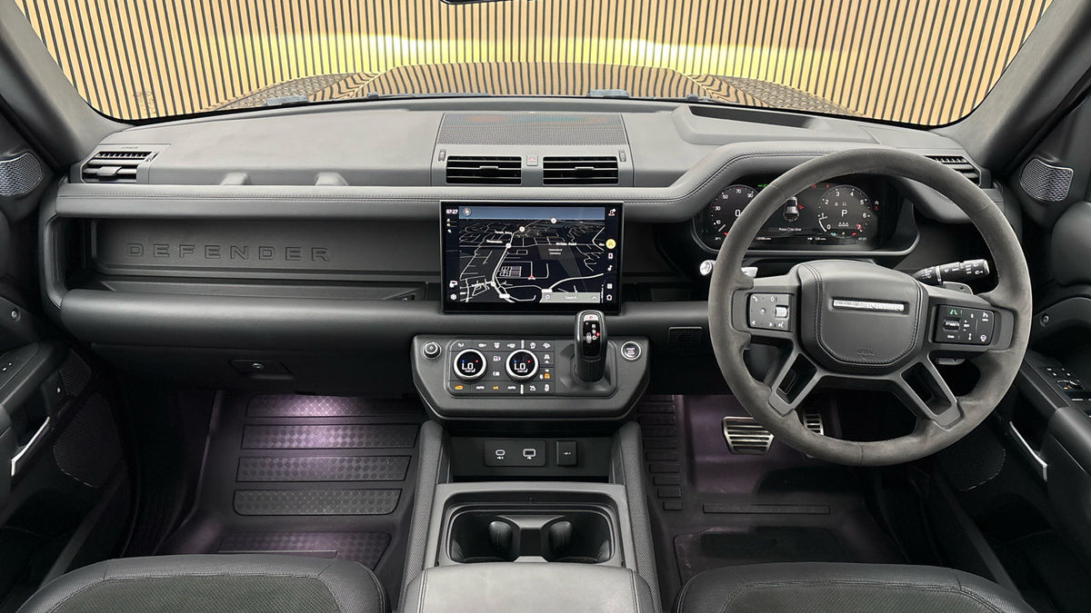 Land Rover Defender 110 Image 12