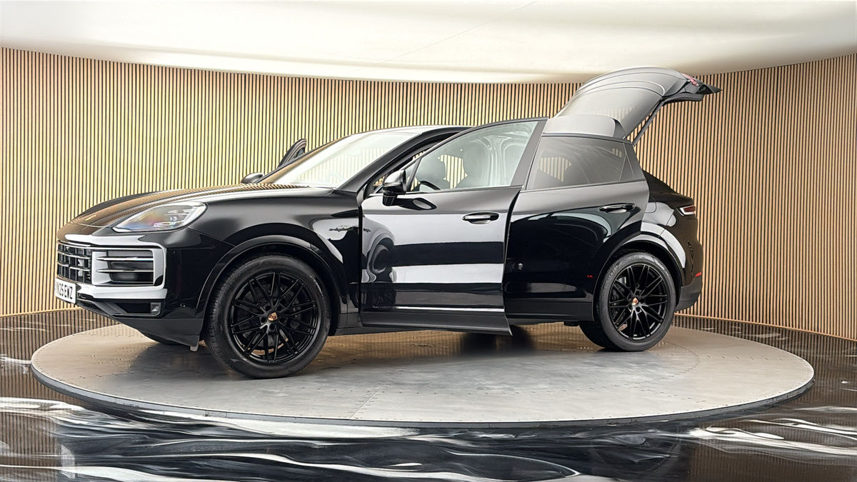 More views of Porsche Cayenne
