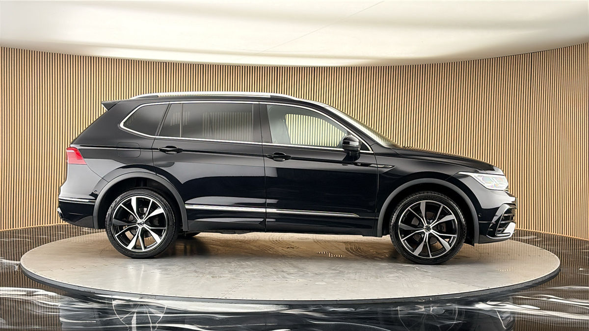 More views of Volkswagen Tiguan Allspace