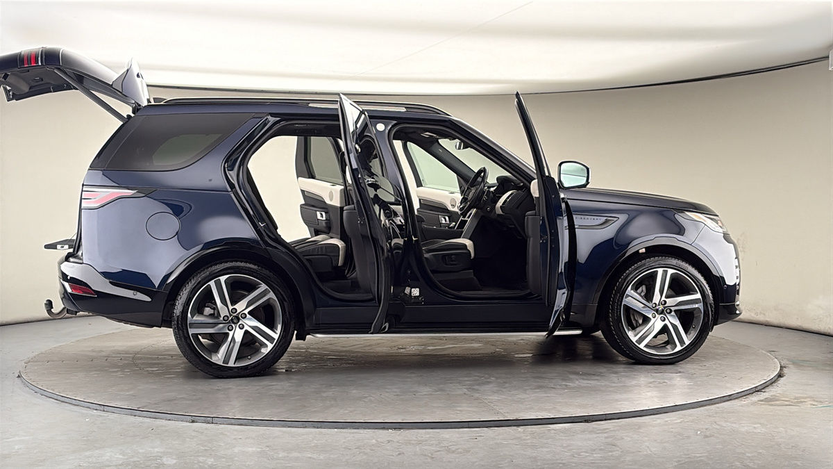 More views of Land Rover Discovery