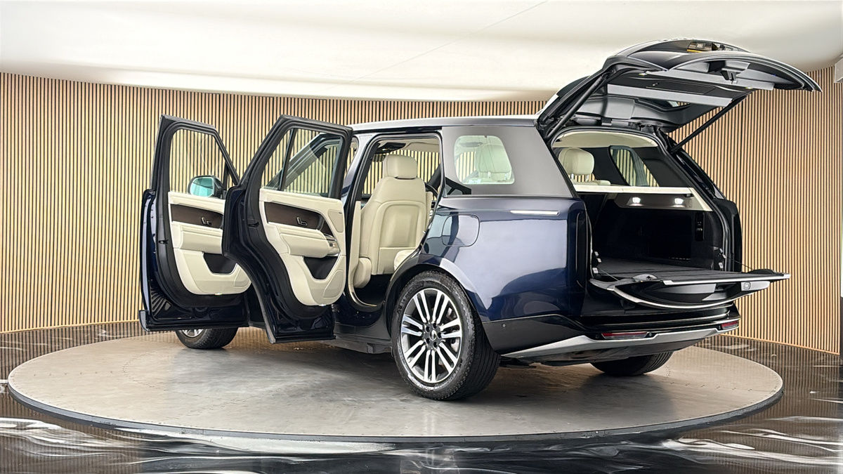 More views of Land Rover Range Rover