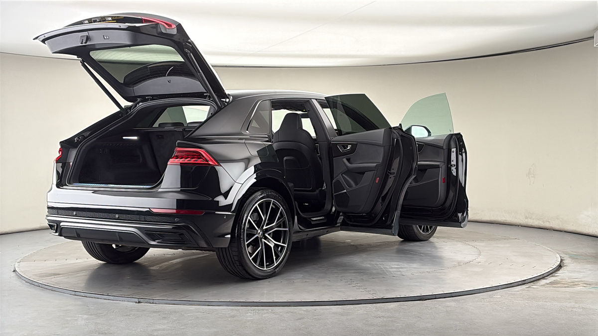 More views of Audi Q8