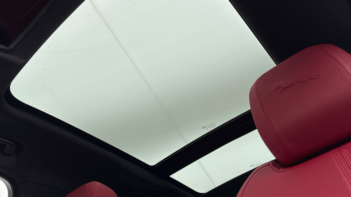 Jaguar F-PACE Image 6