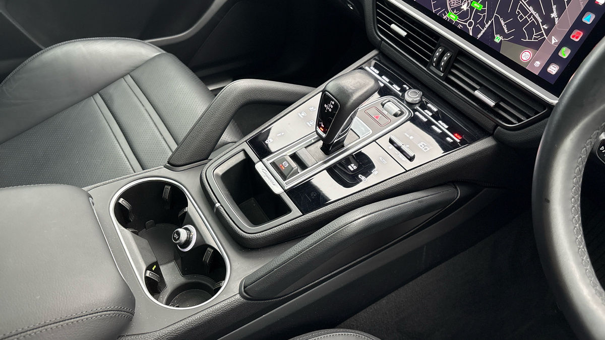 Porsche Cayenne Image 18