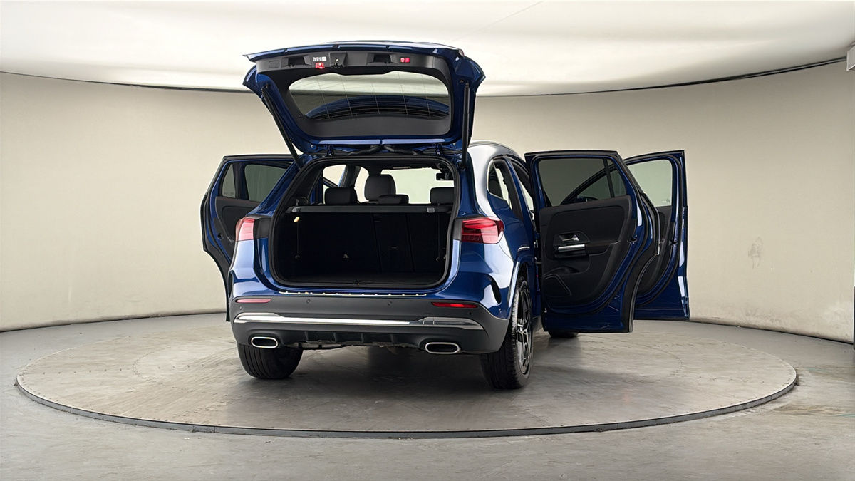 More views of Mercedes-Benz GLA