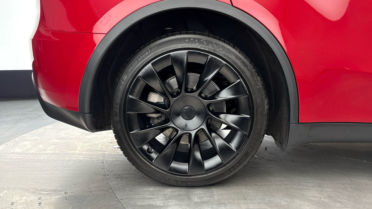 Tesla Model Y Image 10