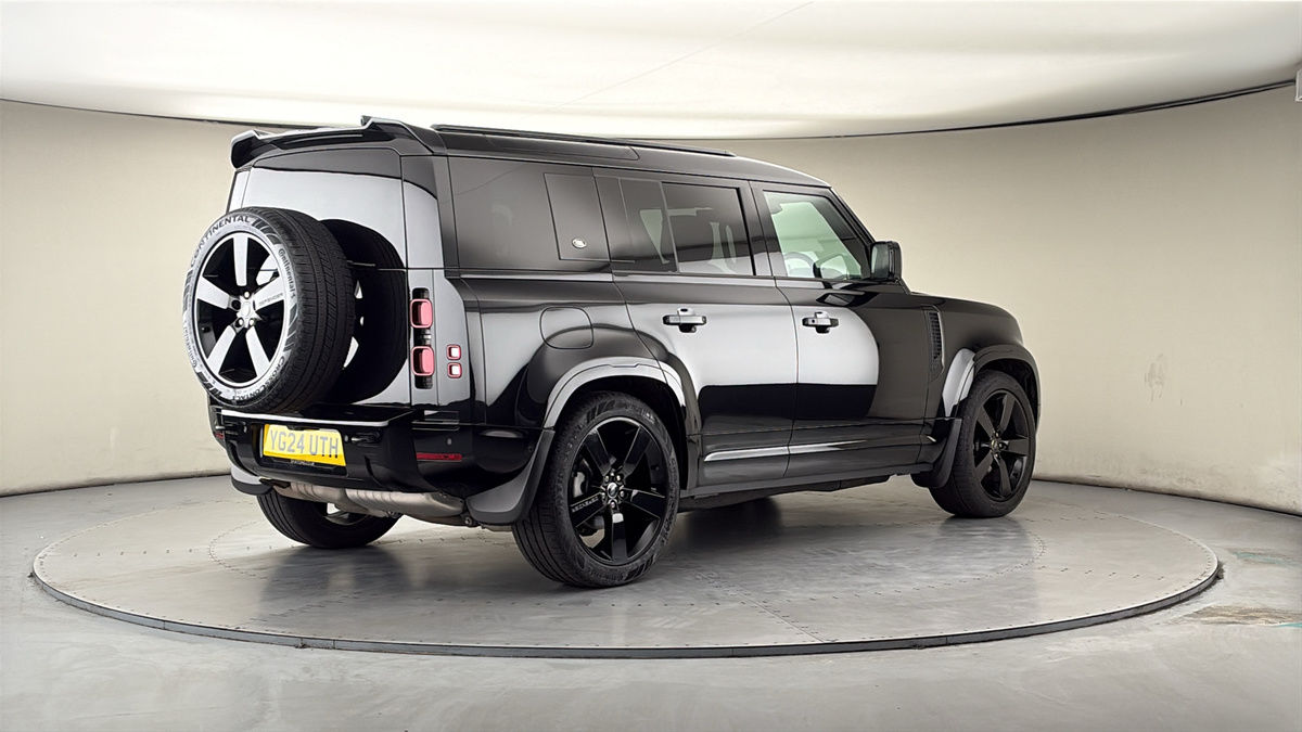 Land Rover Defender 110 Image 21