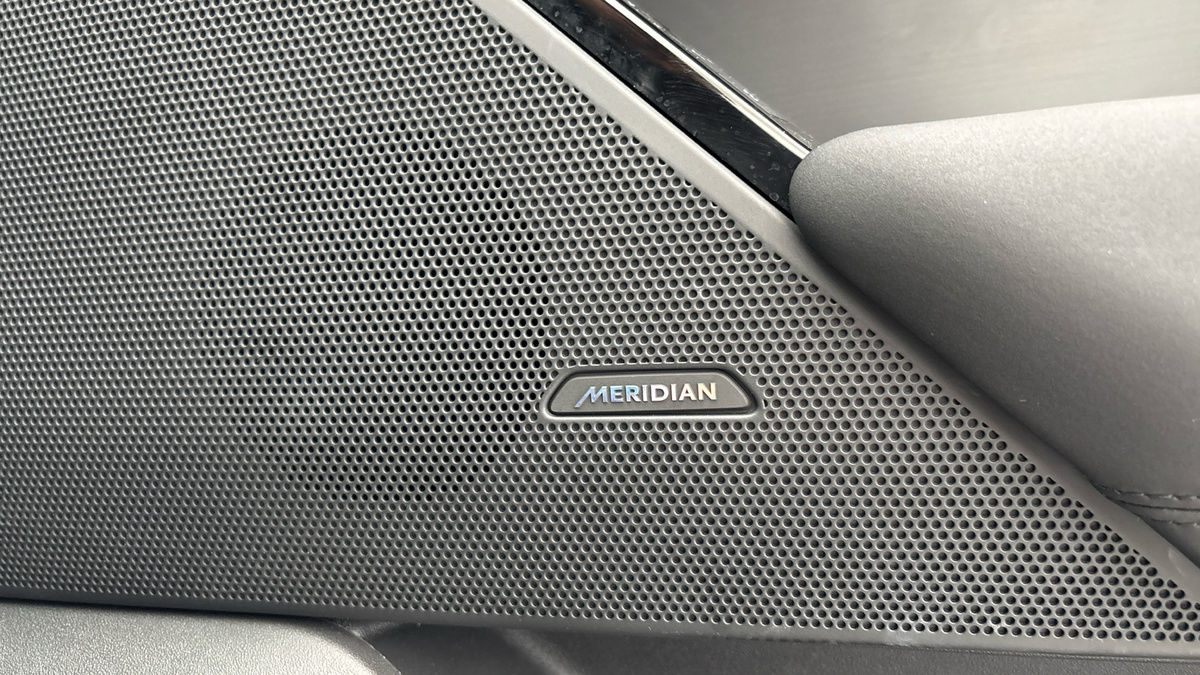 Land Rover Range Rover Velar Image 25