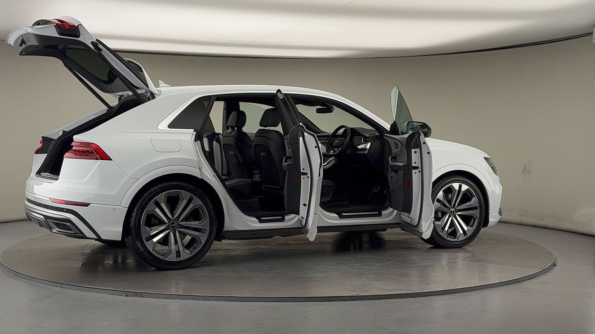 More views of Audi Q8