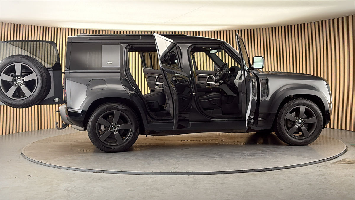 More views of Land Rover Defender 110