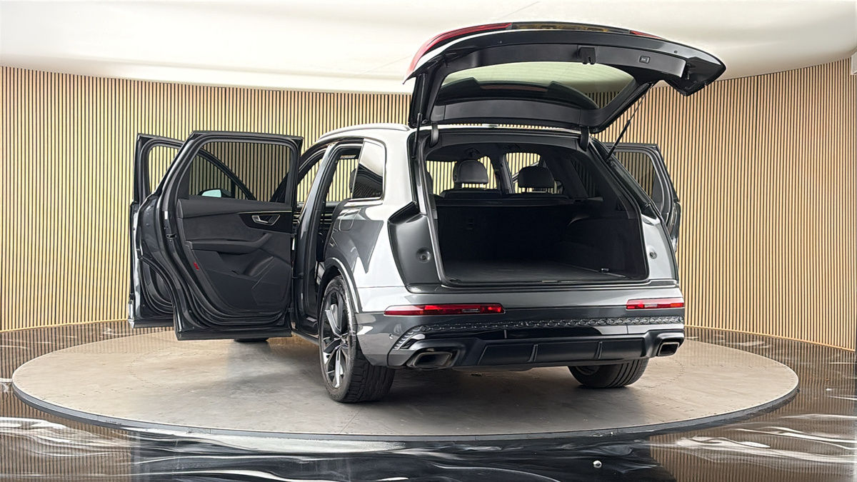 More views of Audi Q7