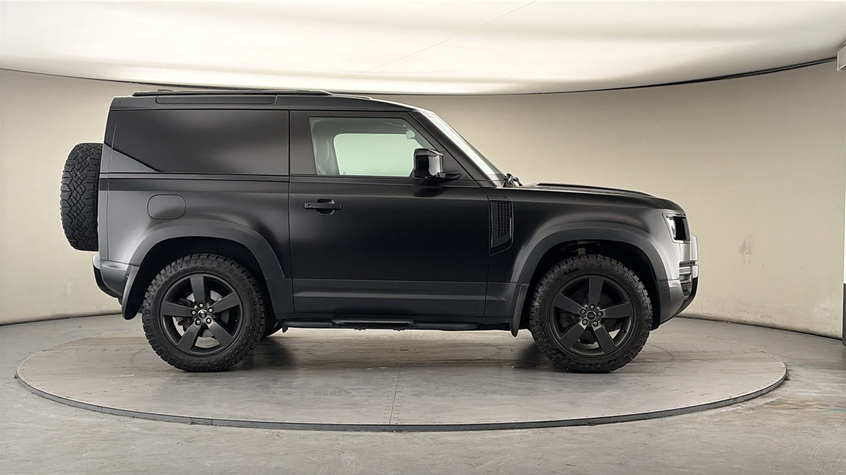 Land Rover Defender 90 Image 16