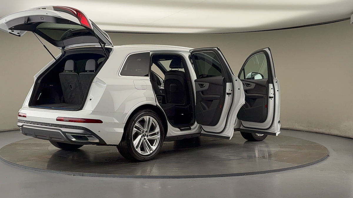 More views of Audi Q7
