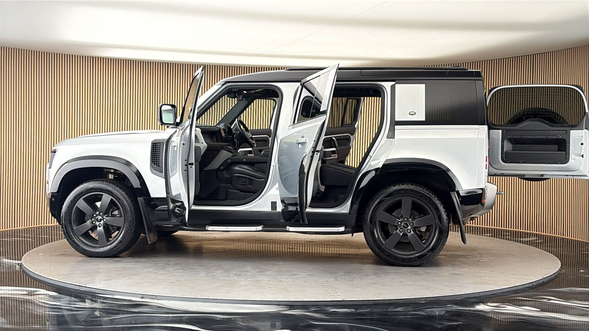 More views of Land Rover Defender 110