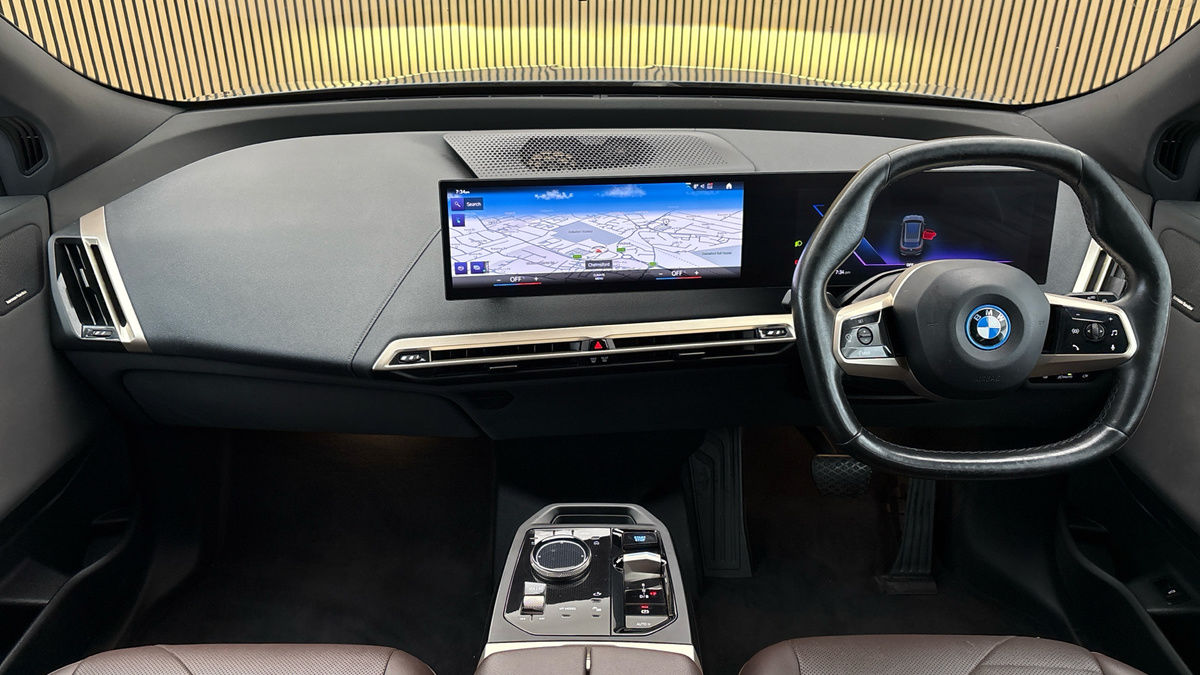 BMW iX Image 12