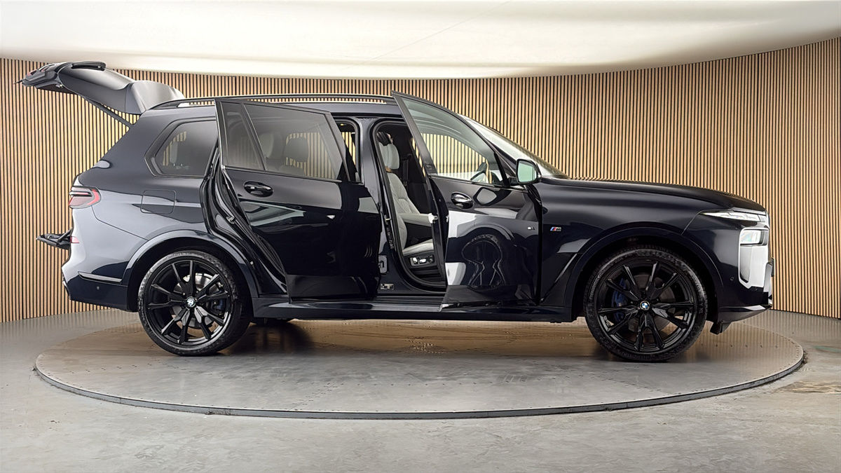 More views of BMW X7