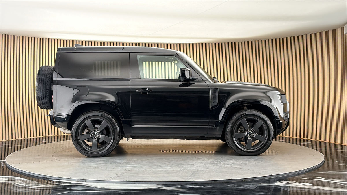 Land Rover Defender 90 Image 16
