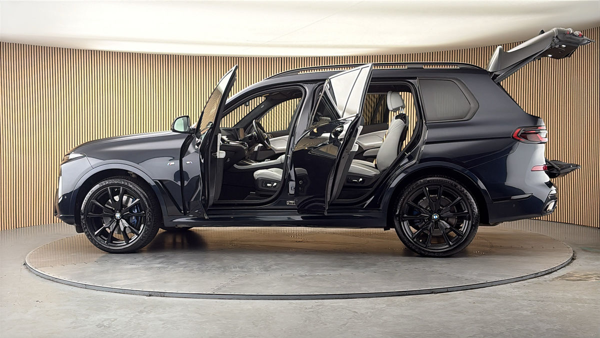 More views of BMW X7