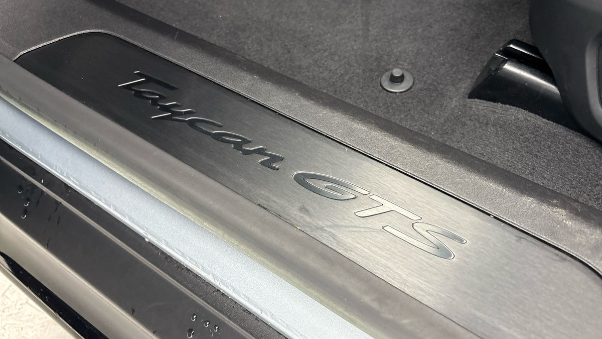 Porsche Taycan Image 26